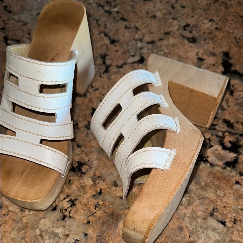 Wooden White Strappy Platform Sandals size 6